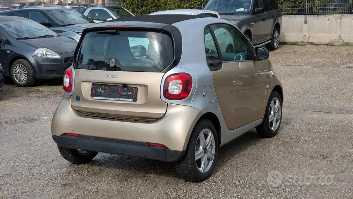Usata Smart ForTwo Coupé Passion 60 kW (82 CV) 2020 Oro champagne Utilitaria