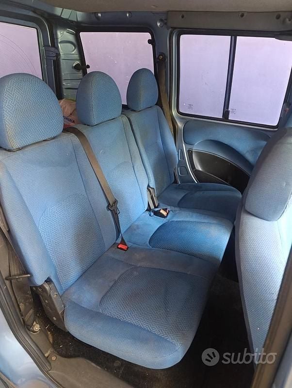Usata Fiat Doblò 103 CV (75 kW) 2005 Blu Monovolume