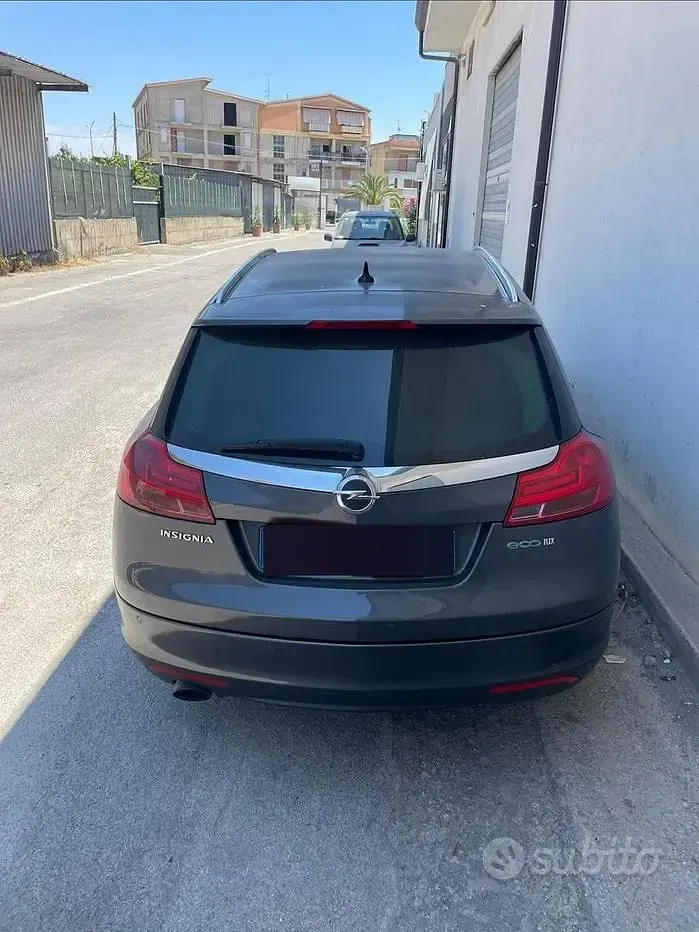 Usata Opel Insignia 160 CV (117 kW) 2010 Nero Station wagon