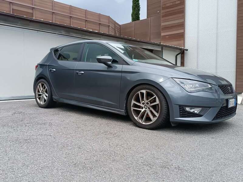 Grigio Usata 2013 Seat Leon FR Tre volumi | 7000 € (Ottimo prezzo) - Immagine 1/4
