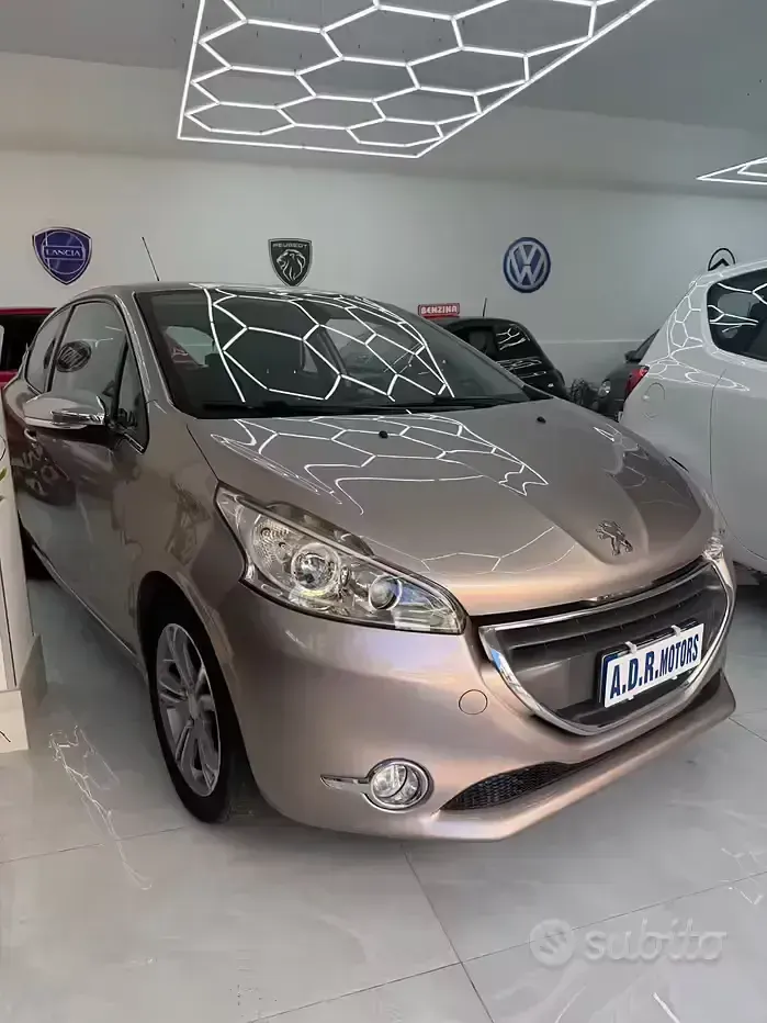 Usata Peugeot 208 Allure 82 CV (60 kW) 2012 Viola Utilitaria