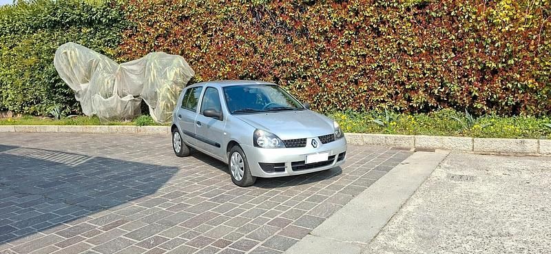 Usata Renault Clio II 70 CV (51 kW) 2010 Grigio Berlina