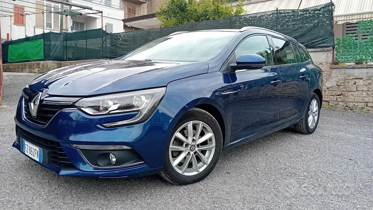 Usata Renault Mégane IV 110 CV (80 kW) 2018 Blu Berlina