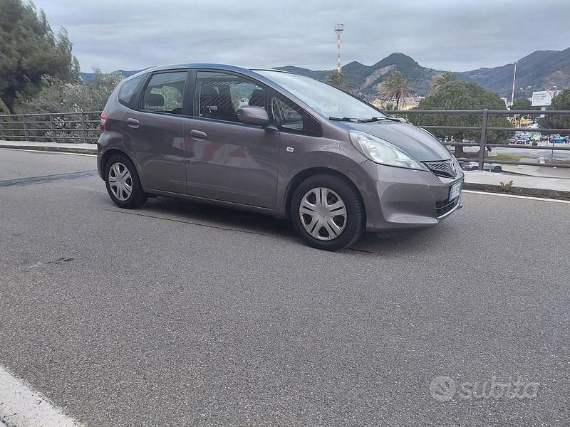 Usata Honda Jazz 90 CV (66 kW) 2011 Grigio Utilitaria