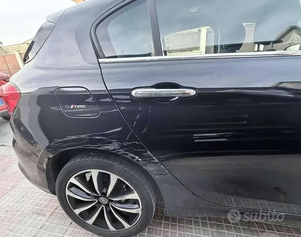 Usata Fiat Tipo Lounge 120 CV (88 kW) 2017 Nero Berlina