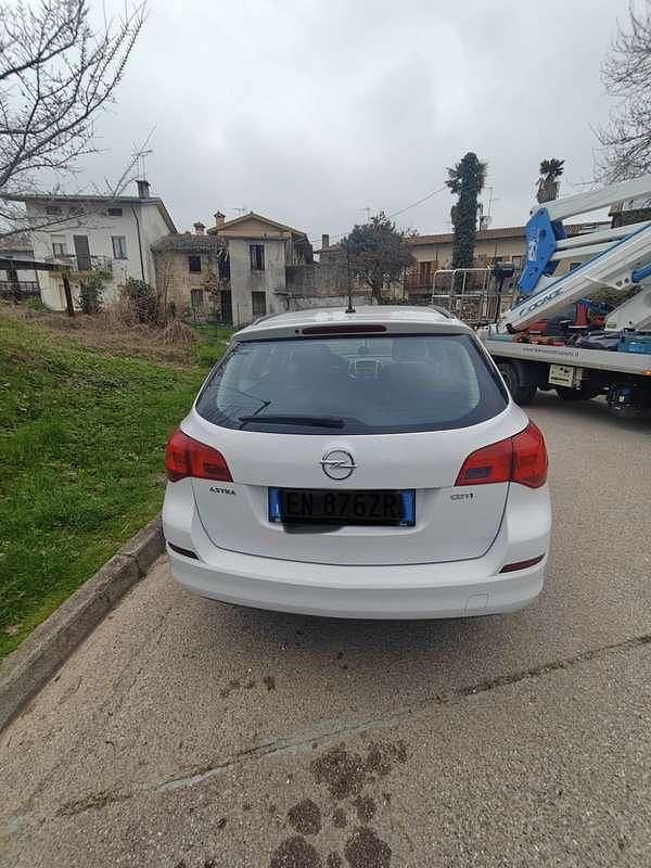 Usata Opel Astra 110 CV (80 kW) 2012 Station wagon