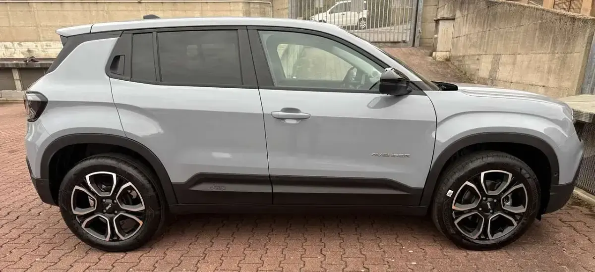 Nuova Jeep Avenger Summit 110 CV (80 kW) 2026 Grigio storm SUV