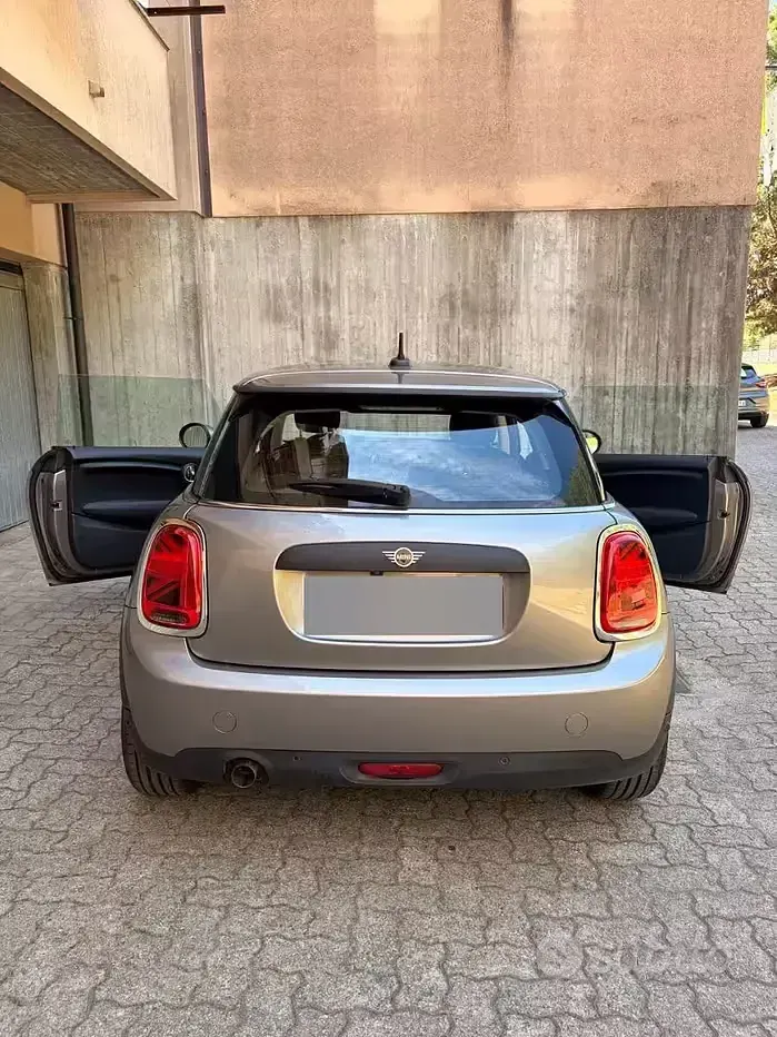 Usata Mini ONE 102 CV (75 kW) 2018 Grigio Utilitaria