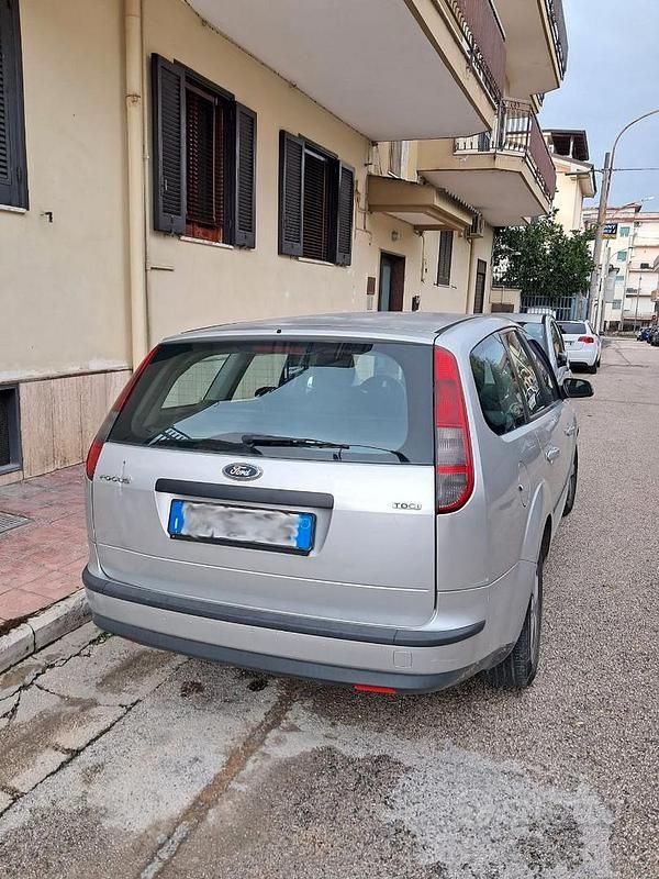 Usata Ford Focus 90 CV (66 kW) 2005 Grigio Station wagon