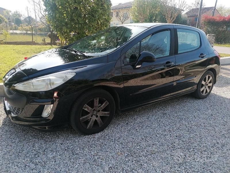 Usata Peugeot 308 110 CV (80 kW) 2008 Nero Berlina