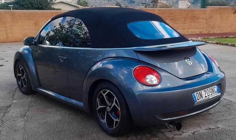 Usata VW New Beetle 115 CV (84 kW) 2008 Grigio Utilitaria