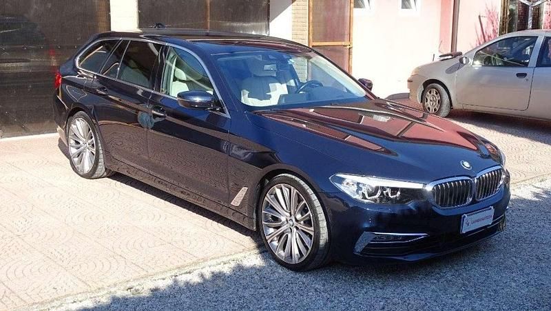 Usata BMW 530 Luxury Line 249 CV (183 kW) 2018 Nero Station wagon