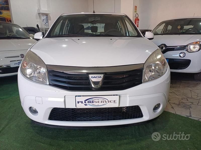 Usata Dacia Sandero Lauréate 72 CV (52 kW) 2010 Bianco Berlina