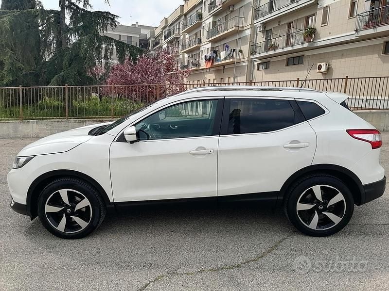 Usata Nissan Qashqai Tekna 110 CV (80 kW) 2017 Bianco SUV