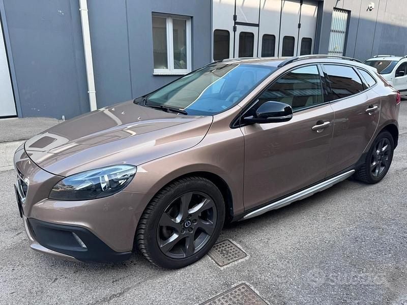 Usata Volvo V40 CC Summum 114 CV (83 kW) 2013 Marrone Station wagon