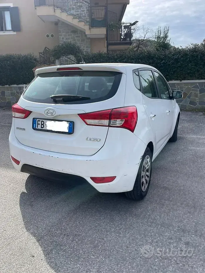 Usata Hyundai ix20 90 CV (66 kW) 2015 Bianco Utilitaria
