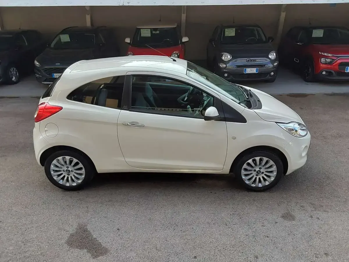 Usata Ford Ka Titanium 75 CV (55 kW) 2011 Bianco Utilitaria