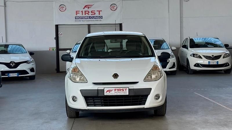 Usata Renault Clio II 74 CV (54 kW) 2010 Bianco Utilitaria