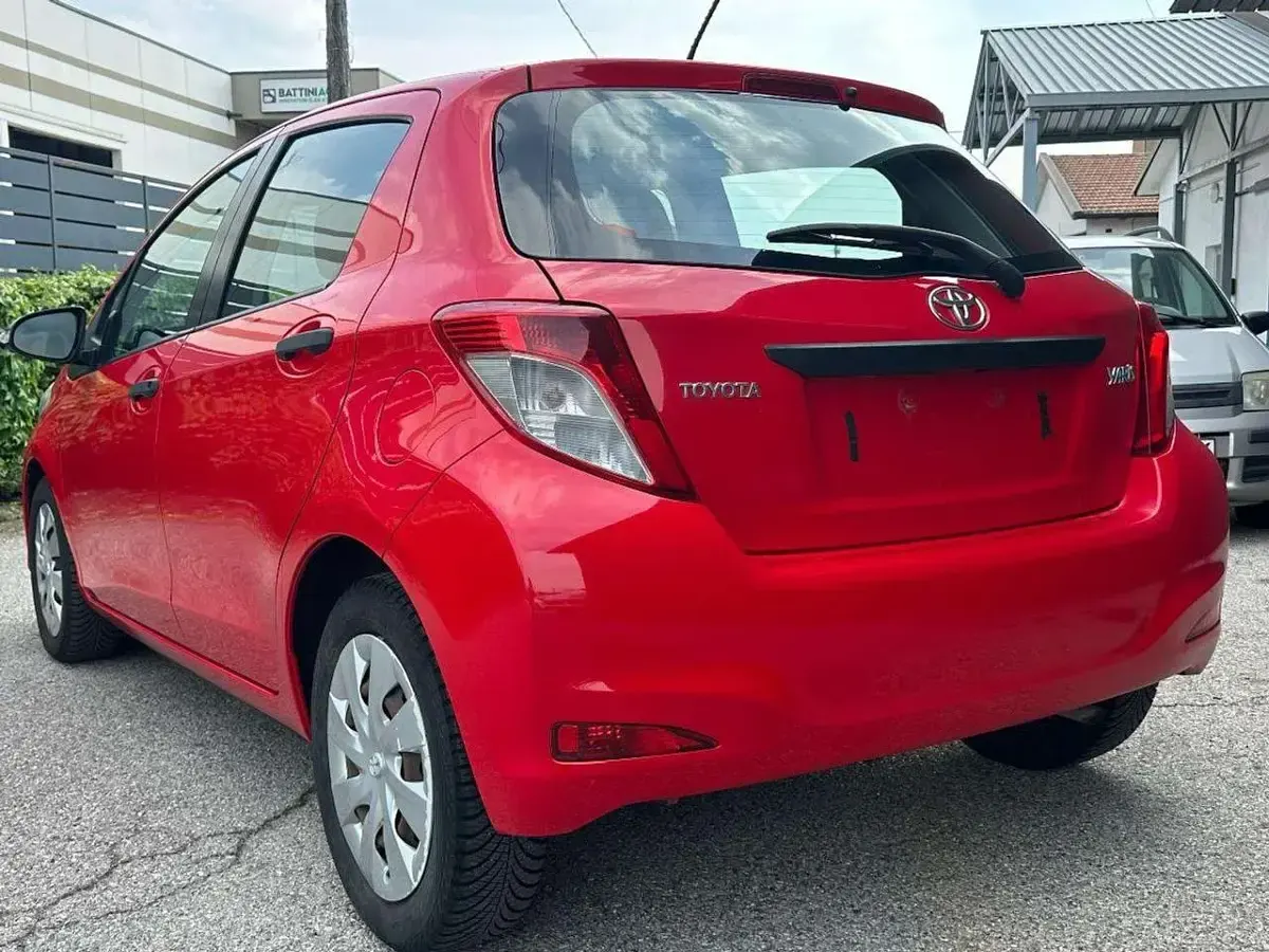Occasion Toyota Yaris Lounge 69 ch (50 kW) 2012 Rouge Citadine