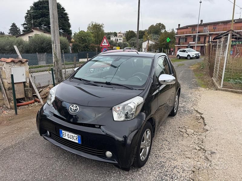 Nero Usata 2010 Toyota iQ Sol Due volumi | 6200 € (Buon prezzo) - Immagine 1/4