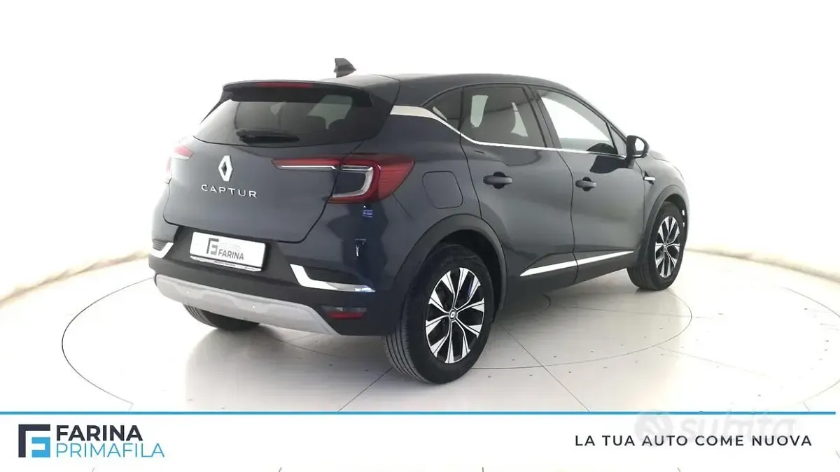 Usata Renault Captur Techno 101 CV (74 kW) 2024 Blu marine SUV