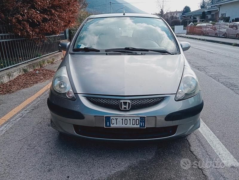 Usata Honda Jazz S 83 CV (61 kW) 2005 Grigio Utilitaria