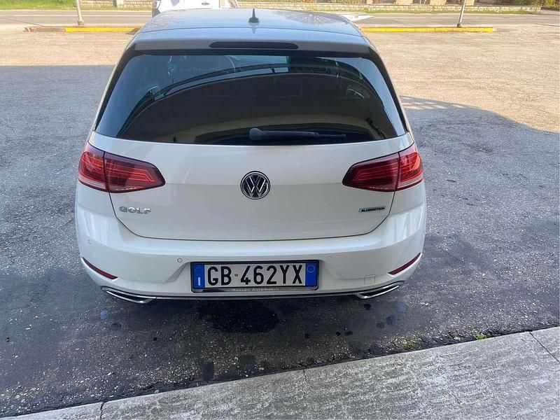 Begagnad VW Golf VIII Highline 131 HK (96 kW) 2020 Vit Sedan