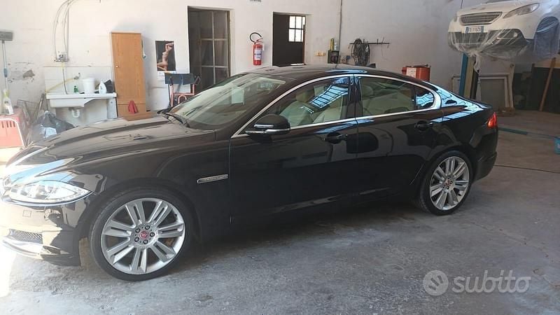 Usata Jaguar XF 200 CV (147 kW) 2014 Nero Berlina