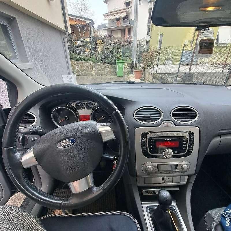 Usata Ford Focus Style 109 CV (80 kW) 2011 Nero Station wagon