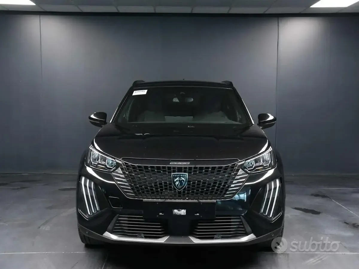 Usata Peugeot 2008 Allure 101 CV (74 kW) 2024 Nero SUV