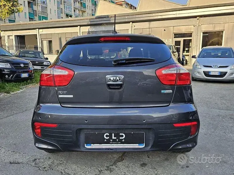 Usata Kia Rio 75 CV (55 kW) 2016 Grigio Utilitaria