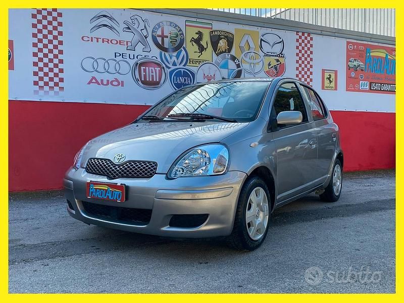 Usata Toyota Yaris 75 CV (55 kW) 2004 Grigio Berlina