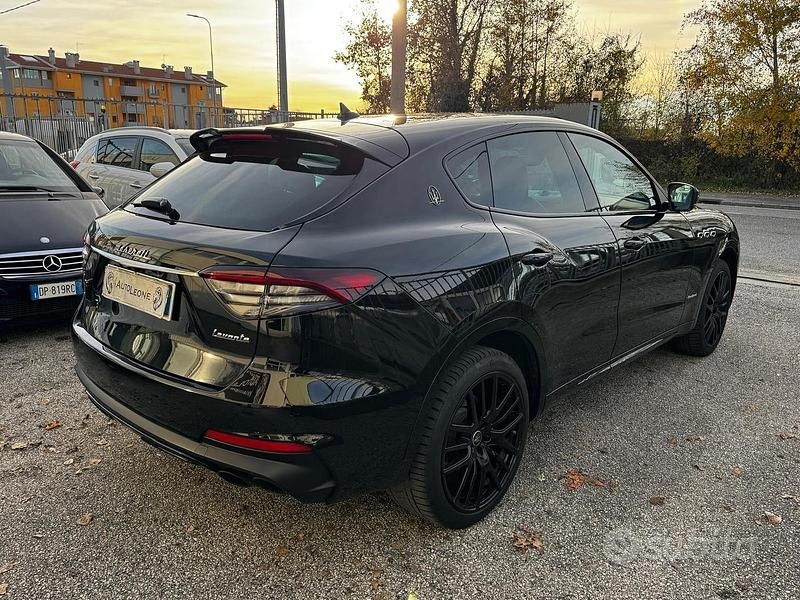 Usata Maserati Levante 275 CV (202 kW) 2021 Nero SUV