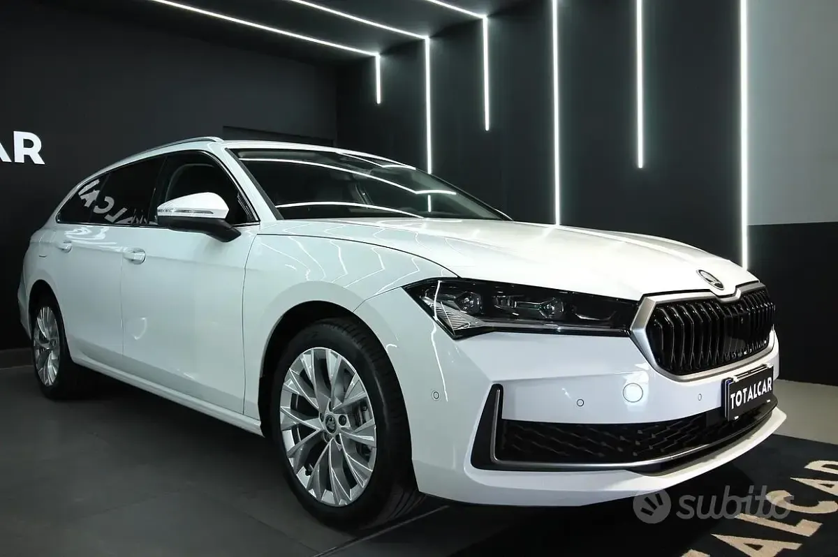 Nuova Skoda Superb Style 150 CV (110 kW) 2026 Bianco Station wagon