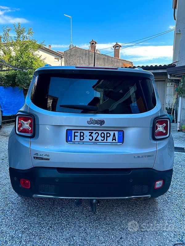Usata Jeep Renegade 140 CV (102 kW) 2014 Grigio SUV