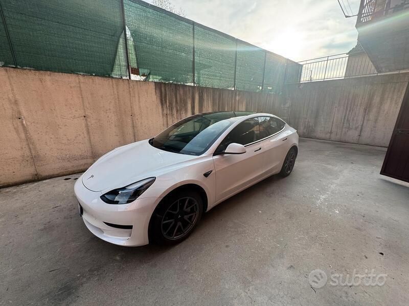 Usata 2023 Tesla Model 3 Standard Range Tre volumi | 26.000 € (Super prezzo) - Immagine 1/4