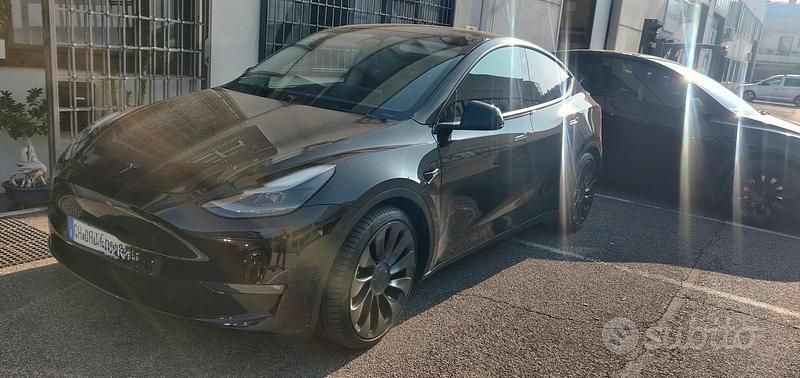 Usata Tesla Model Y Performance 392 kW (534 CV) 2022 Nero SUV
