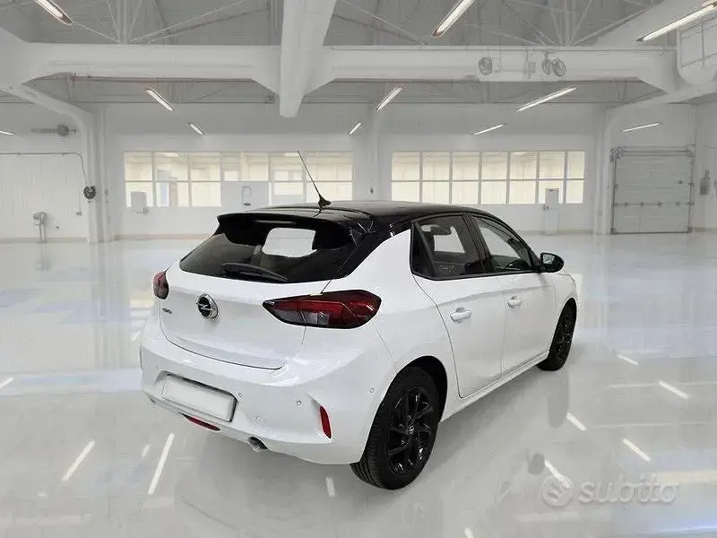 Usata Opel Corsa Design Edition 75 CV (55 kW) 2022 Bianco Utilitaria