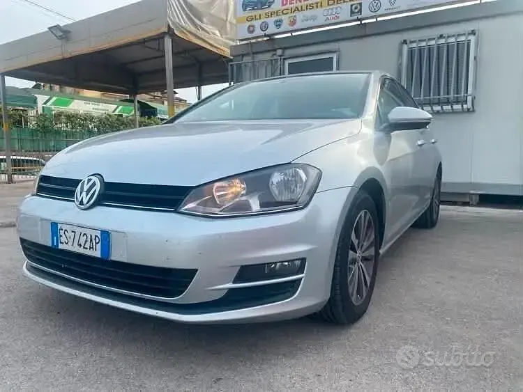 Używany VW Golf VII Comfortline 105 KM (77 kW) 2013 Srebrny Sedan/Limuzyna