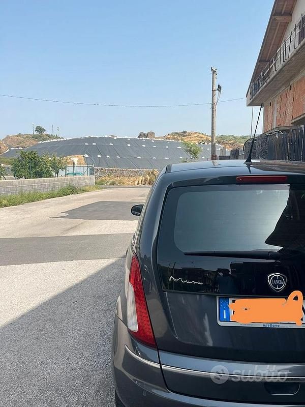 Usata Lancia Musa 90 CV (66 kW) 2012 Grigio Monovolume