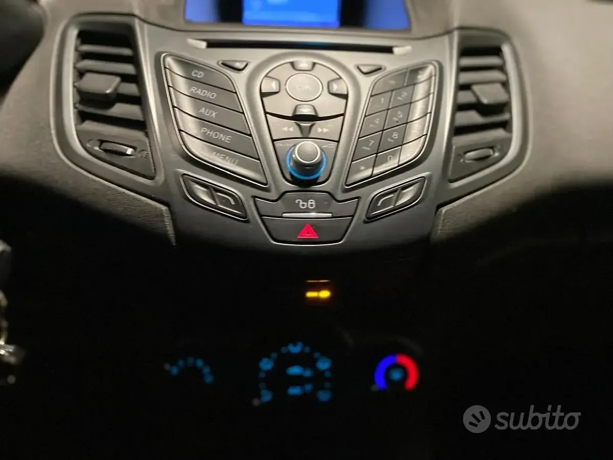 Gebraucht Ford Fiesta 95 PS (69 kW) 2016 Grau Kleinwagen