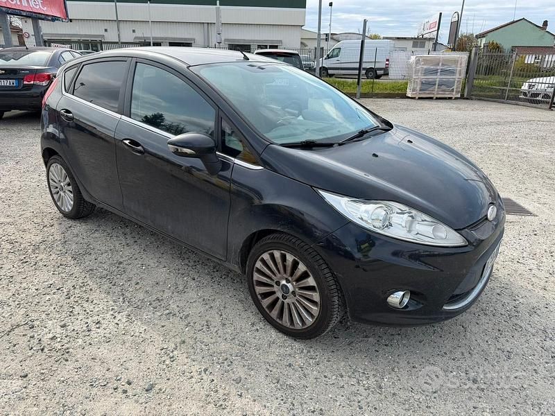 Usata Ford Fiesta Titanium 90 CV (66 kW) 2009 Nero Utilitaria