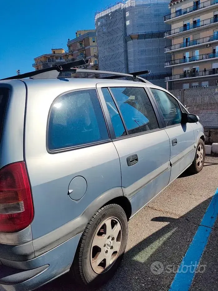 Usata Opel Zafira 125 CV (91 kW) 2002 Grigio Monovolume