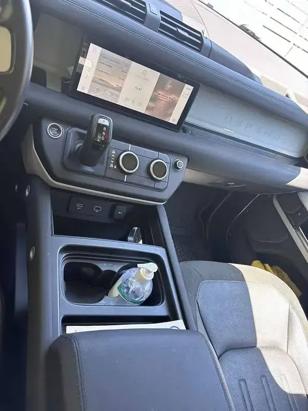 Usata Land Rover Defender SE 241 CV (177 kW) 2021 Verde SUV