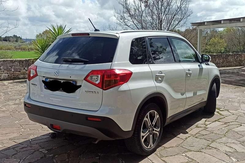 Usata Suzuki Vitara 120 CV (88 kW) 2018 Bianco SUV