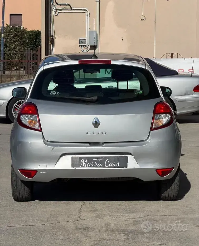 Usata Renault Clio II 75 CV (55 kW) 2011 Grigio Berlina