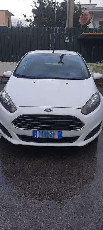 Usata Ford Fiesta 60 CV (44 kW) 2014 Bianco Berlina