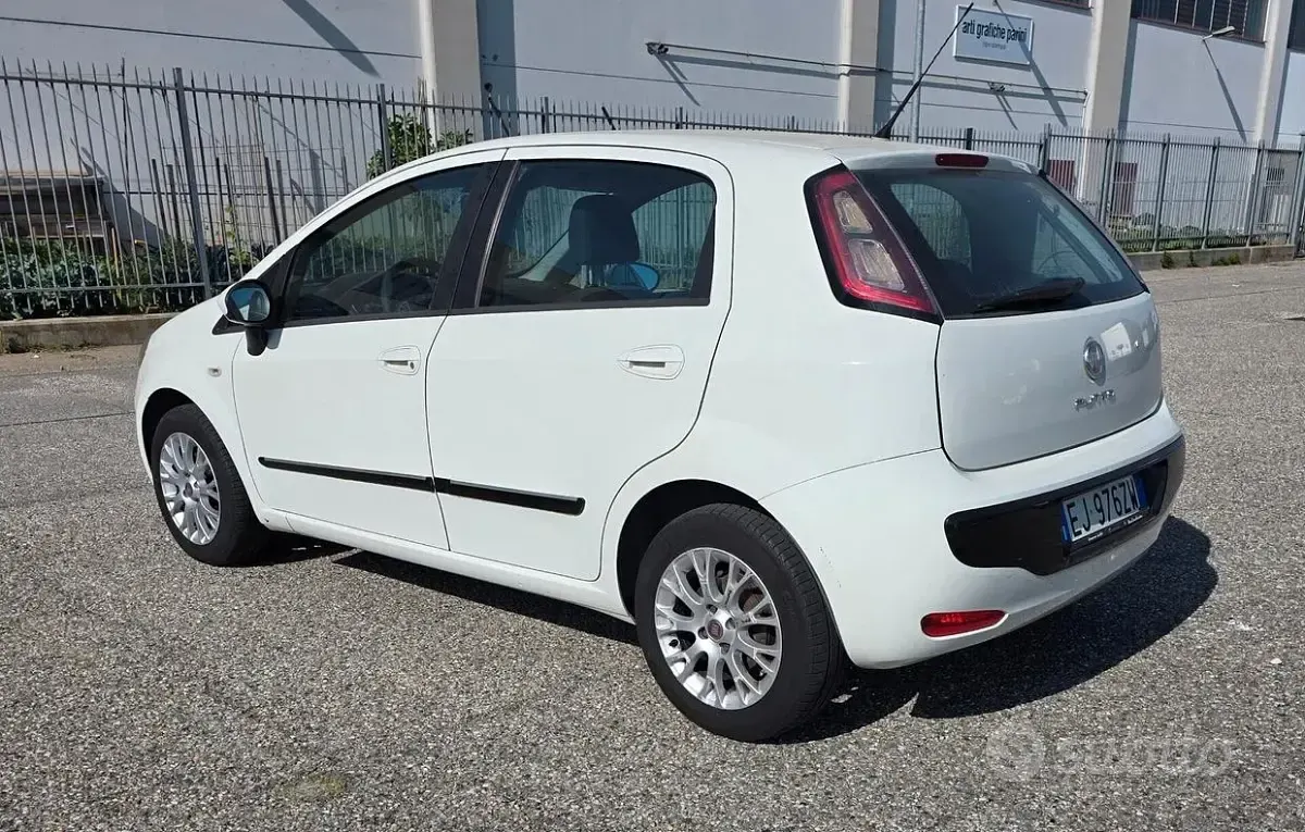 Usata Fiat Punto Evo Dynamic 77 CV (56 kW) 2011 Bianco Utilitaria