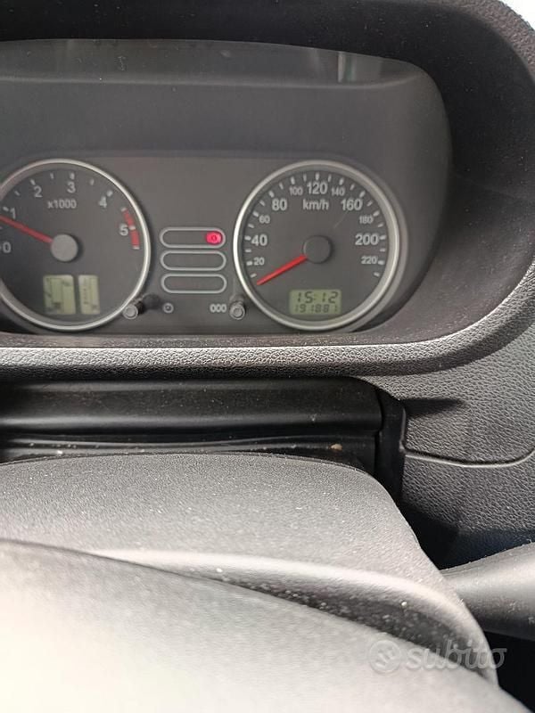 Usata Ford Fusion 80 CV (58 kW) 2008 Grigio Utilitaria