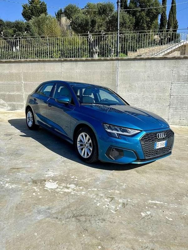 Usata Audi A3 Business 116 CV (85 kW) 2020 Blu/azzurro Berlina